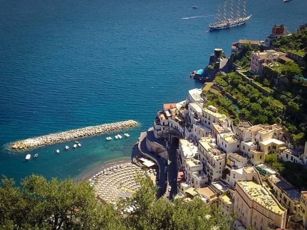 Tour in Pompeii and the Amalfi Coast. Unforgettable Day trip!