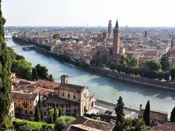 Half Day Walking Tour Of Verona