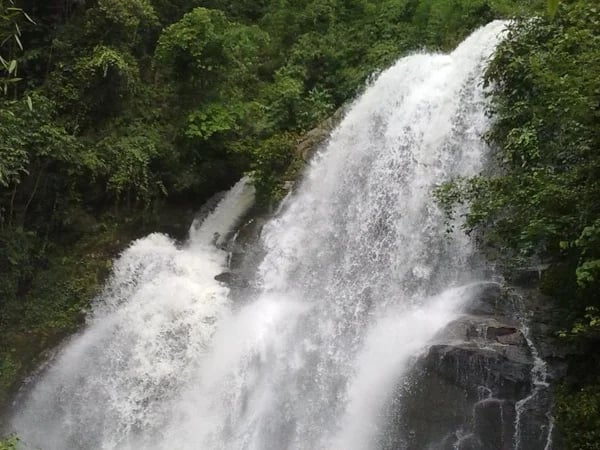 Soft Adventure Hiking Along Picturesqe Waterfall And Visit Karen Hilltribe Village at Doi Inthanon