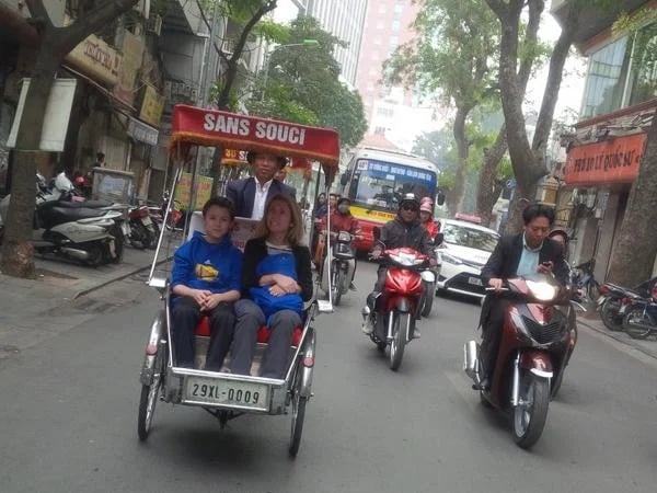 Explore Hanoi city on rickshaw