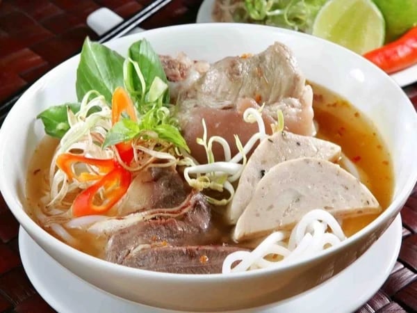 Hue food tour by cyclo