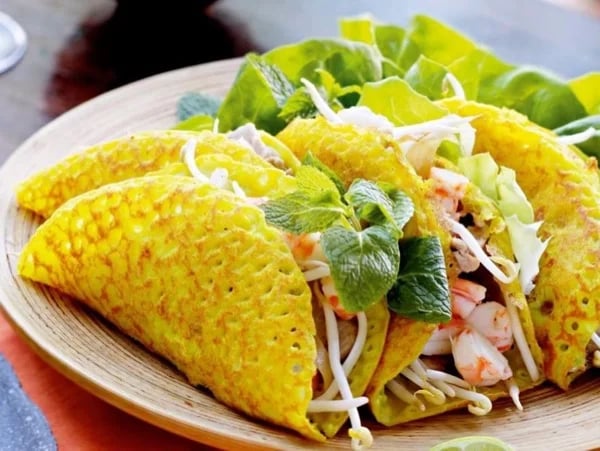 Hue walking street food tour