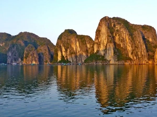 Explore Ha Long Bay with your Local Guide, Shore Excursion