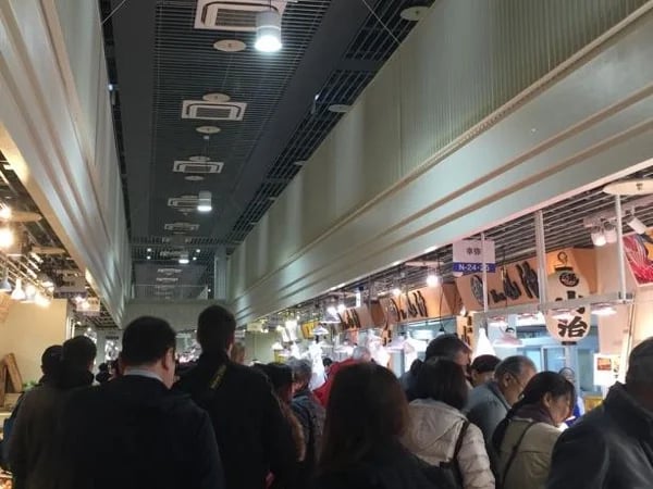 Tsukiji 4-hour Street Food Private Tokyo Walking Tour with Sushi Lunch and Small Bite Allowance!