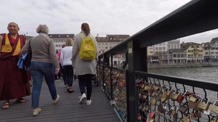 Zürich tour by foot.