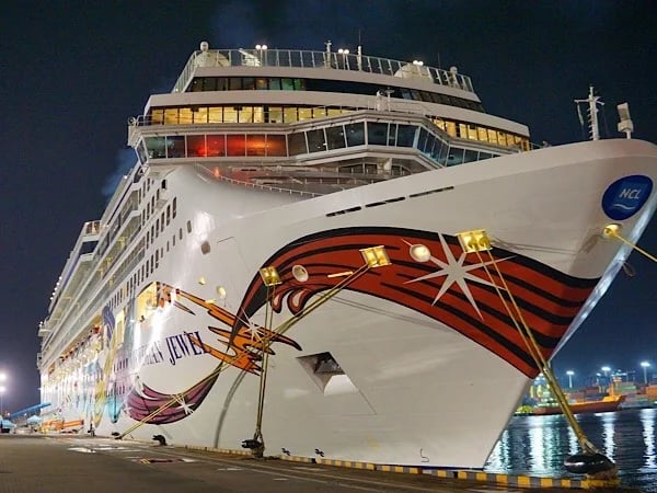 Laem Chabang to Bangkok VIP Shore Excursion: Your Private Minivan & Guide Adventure for Up to 8 People