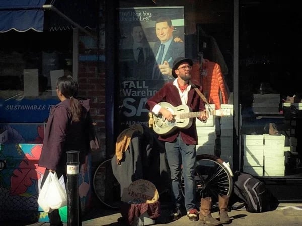 Toronto's Hidden Gems and Famous Places Tour