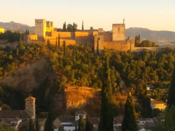 Discover Alhambra and Generalife in a Private Tour