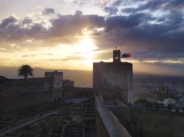 Alhambra Tour: Nasrid Palaces, Fortress and Gardens.