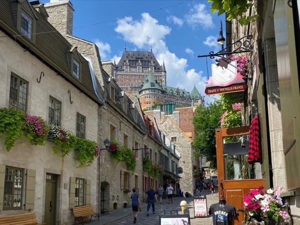 Historic District of Old Quebec Walking Tour (2h)