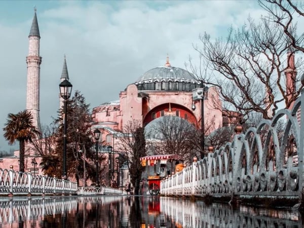 A journey through history, from Constantinople to Istanbul - Walking Tour with Locals!