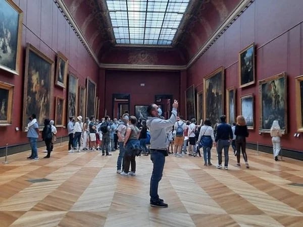 Tour the wonders of Le Louvre