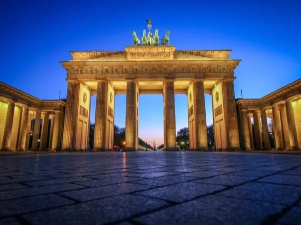 The Berlin History Tour - Private Van Tour | 6 hours | Max Group Size: 6
