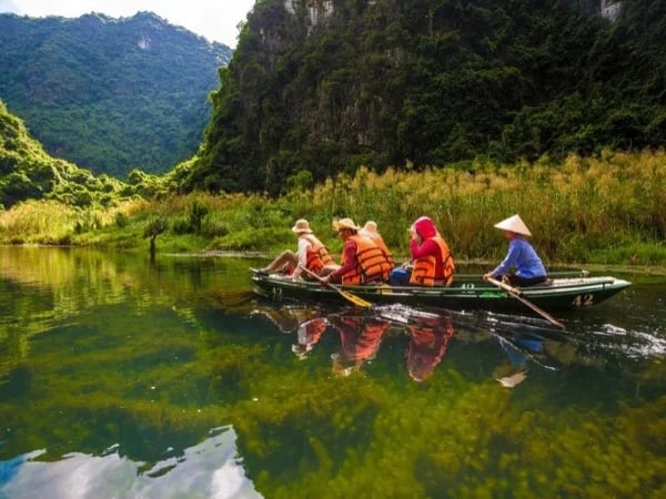 From Hanoi: Bai Dinh Pagoda - Trang An Eco-tourism Complex - Private Full Day Tour