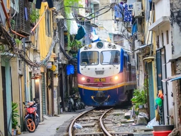 Amazing Hanoi city with local expert: hightlights+ hidden gems+ train street