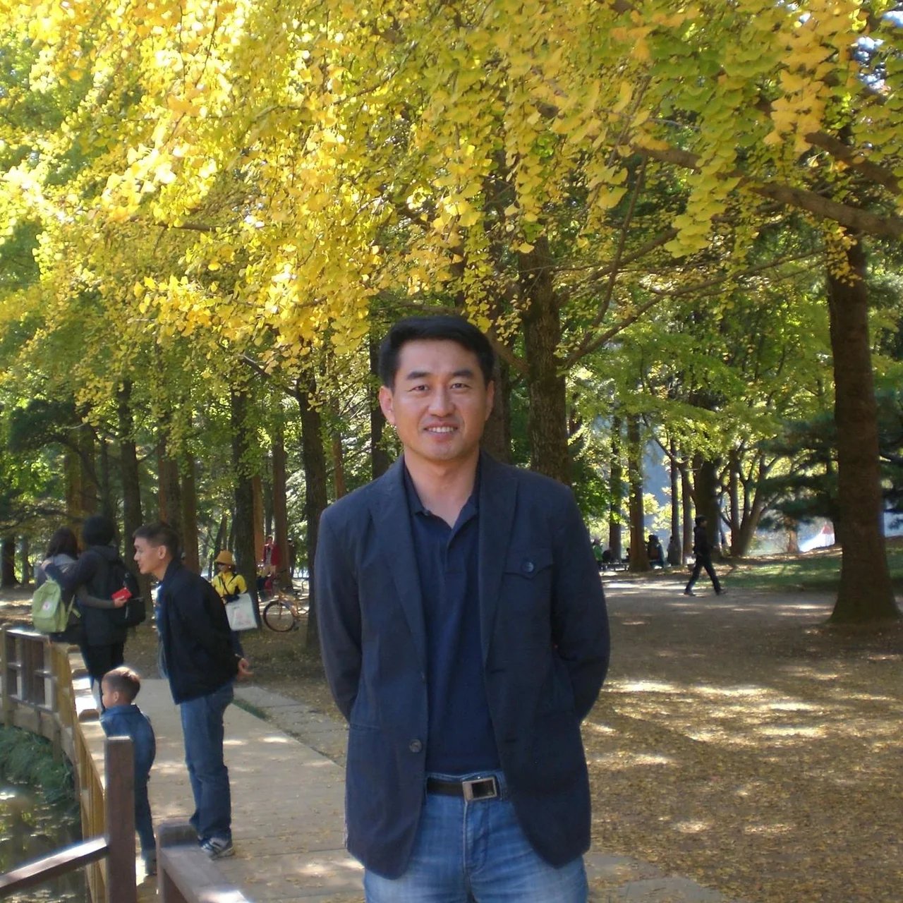 Kun-yong Y.