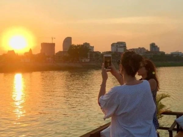 Phnom Penh: Mekong River Sunset Cruise