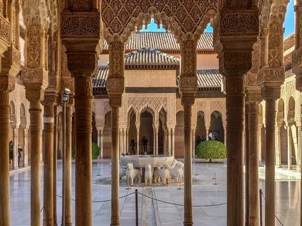 Day trip to the Alhambra and Granada (all included)