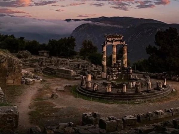 Private tour at Delphi Oracle, King Leonidas & the Spartans battlefield, Mystical oracle at Corykion Cave