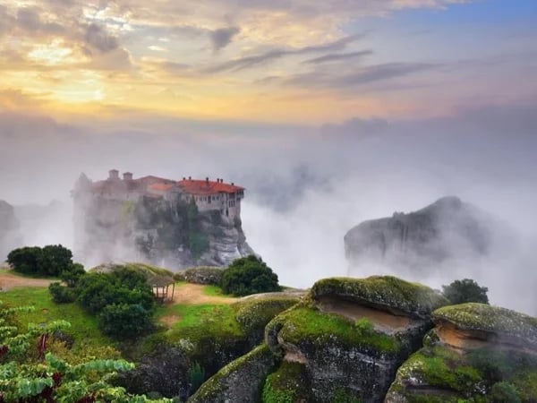 Meteora Half Day Hiking Tour with Licensed Guide