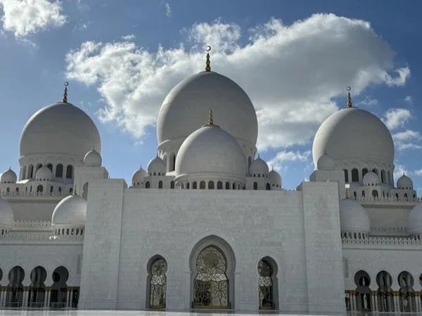 Abu Dhabi Mosque - Half Day Tour from Dubai
