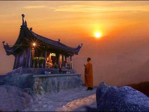 Yen Tu Mountain day trip from Halong Port