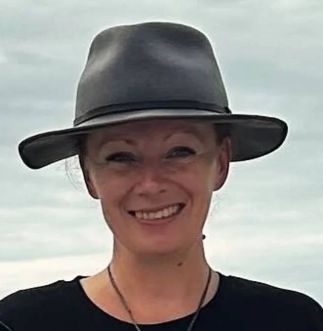 Caroline  R.